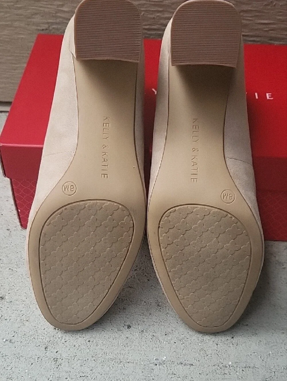 Kelly & Katie Nude Suede Block Heel Pumps Size 8M With Box